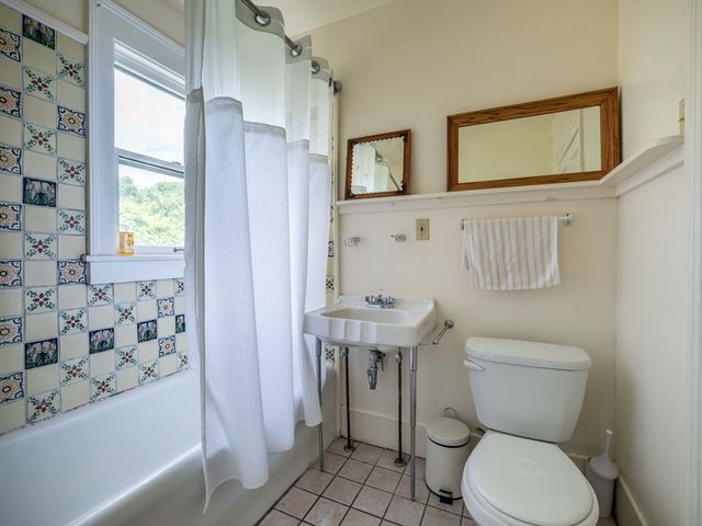 17 Stilson Avenue, Northampton, MA 01062