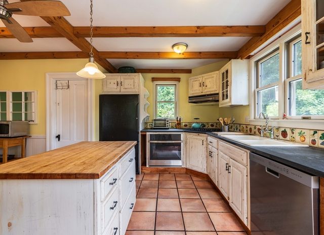 17 Stilson Avenue, Northampton, MA 01062