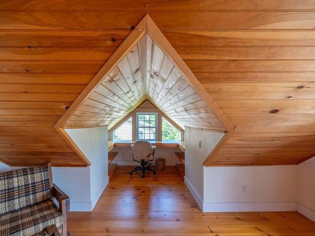 17 Stilson Avenue, Northampton, MA 01062
