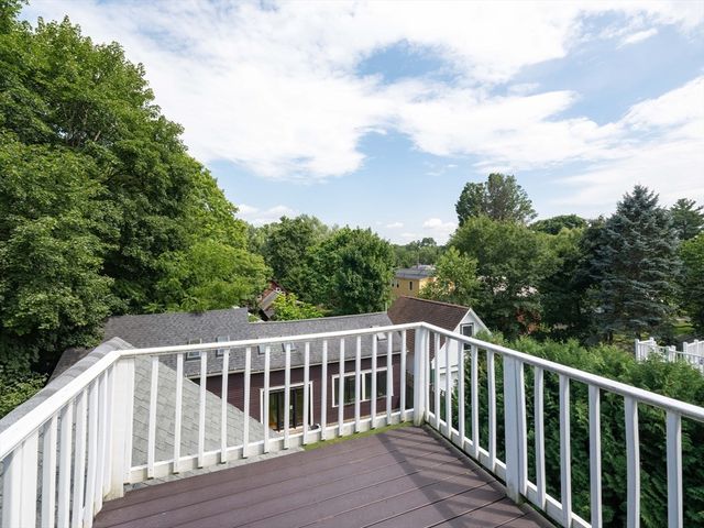 17 Stilson Avenue, Northampton, MA 01062