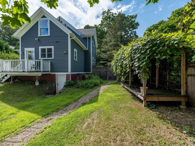 17 Stilson Avenue, Northampton, MA 01062