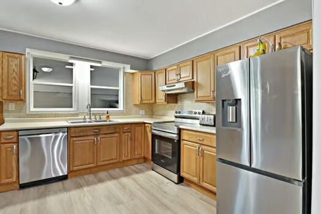5401 82nd STREET, Pleasant Prairie, WI 53142