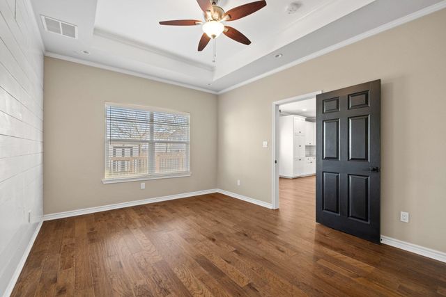 609A W 7th ST, Taylor, TX 76574