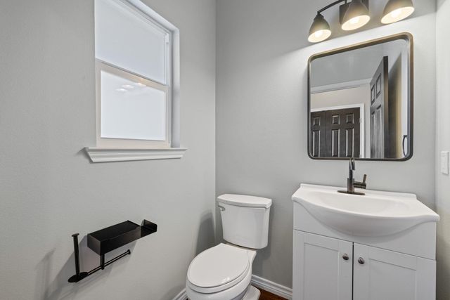 609A W 7th ST, Taylor, TX 76574