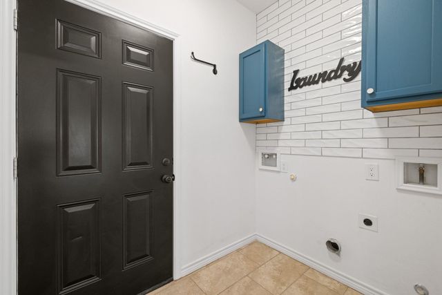 609A W 7th ST, Taylor, TX 76574