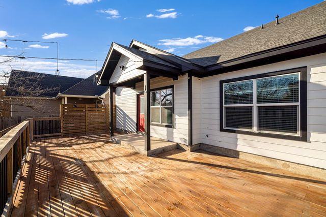 609A W 7th ST, Taylor, TX 76574