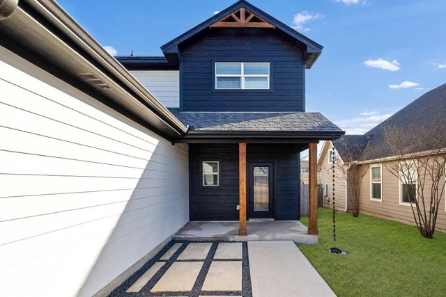 609A W 7th ST, Taylor, TX 76574