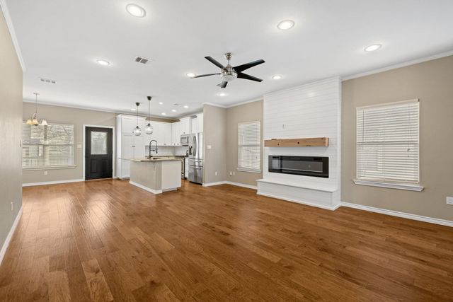 609A W 7th ST, Taylor, TX 76574