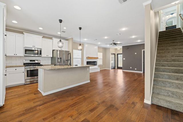 609A W 7th ST, Taylor, TX 76574