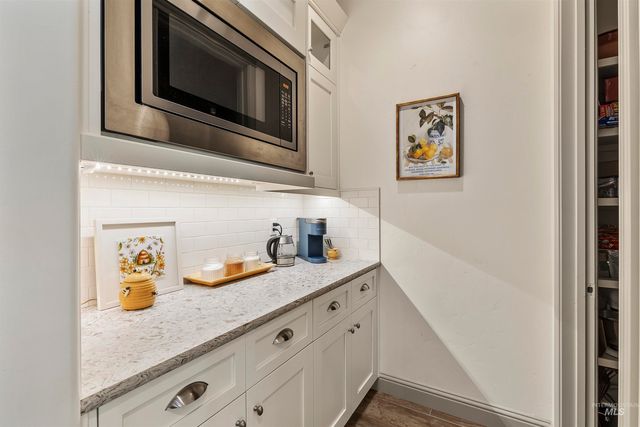 5853 W Venetian Dr, Eagle, ID 83616