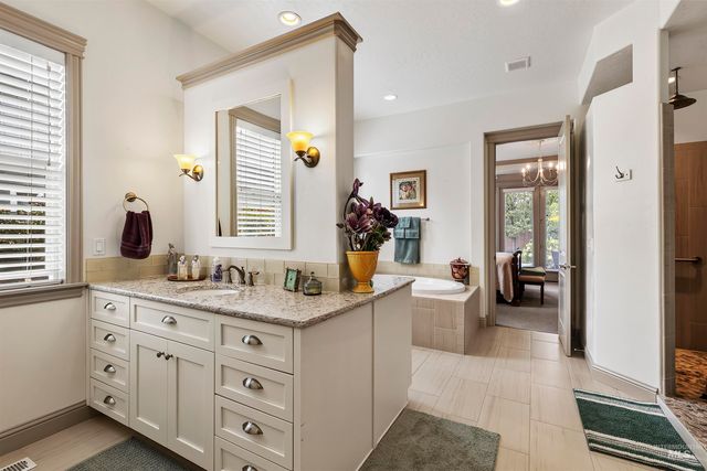 5853 W Venetian Dr, Eagle, ID 83616