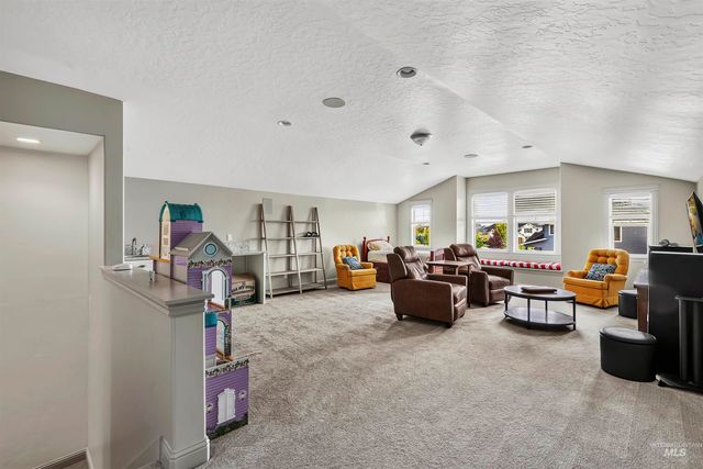 5853 W Venetian Dr, Eagle, ID 83616