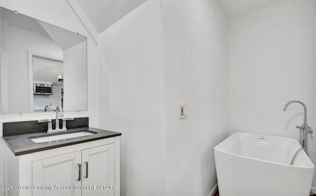 6945 Delta River Drive, Lansing, MI 48906