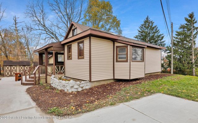 6945 Delta River Drive, Lansing, MI 48906