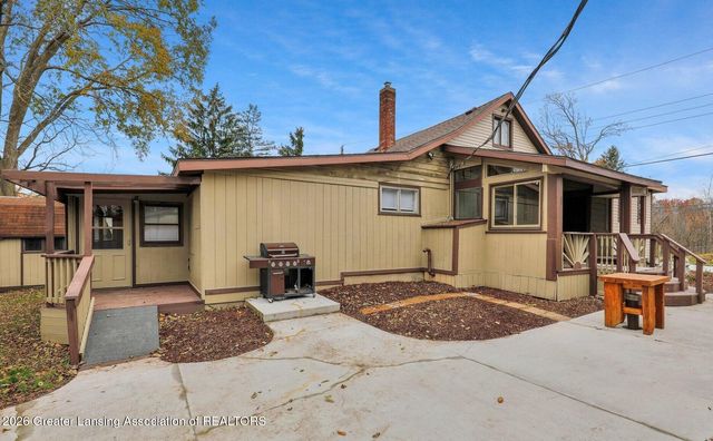 6945 Delta River Drive, Lansing, MI 48906