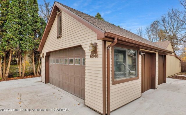 6945 Delta River Drive, Lansing, MI 48906