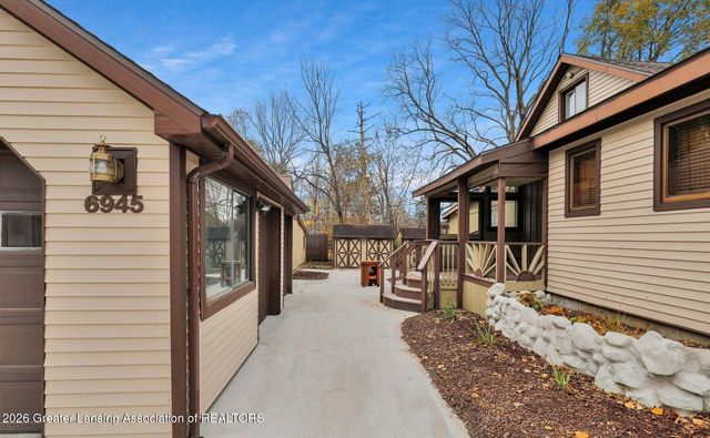 6945 Delta River Drive, Lansing, MI 48906