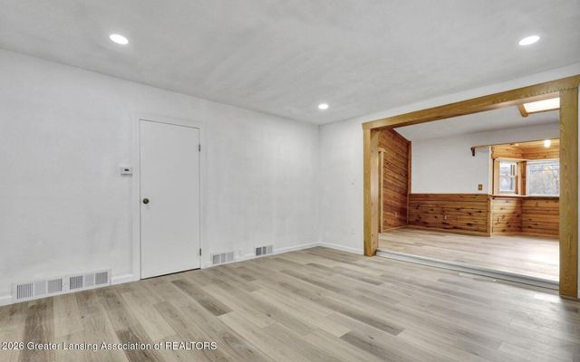 6945 Delta River Drive, Lansing, MI 48906
