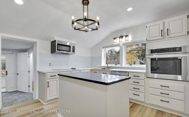 6945 Delta River Drive, Lansing, MI 48906