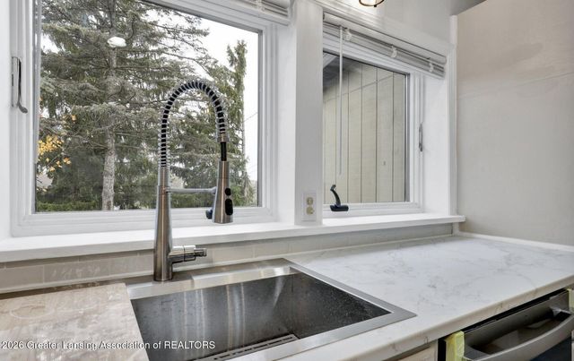 6945 Delta River Drive, Lansing, MI 48906