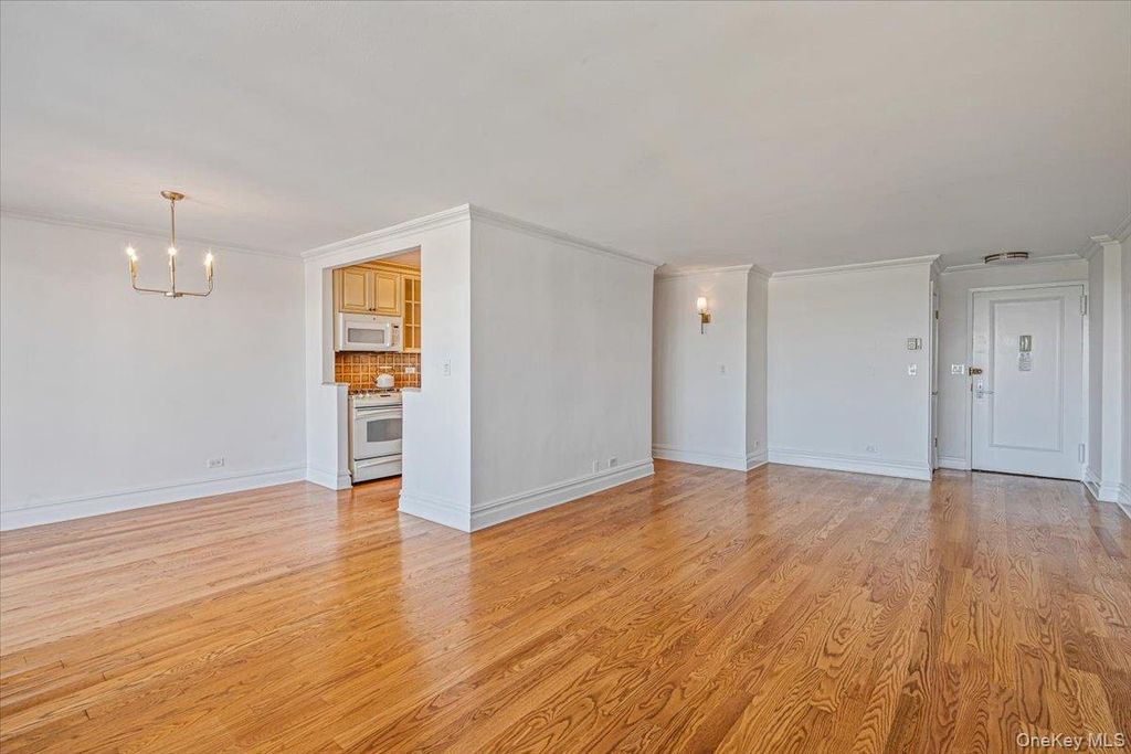 17-85 215th Street 11N, Bayside, NY 11360 — photo 3