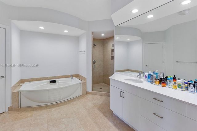 749 CRANDON BL 411, Key Biscayne, FL 33149