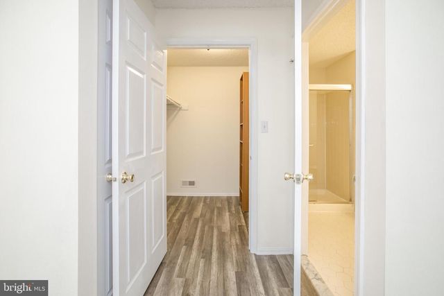 5 CHAMBORD CT, Hamilton, NJ 08619