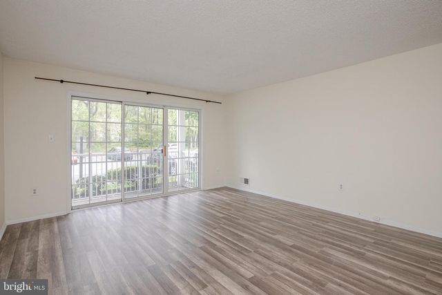 5 CHAMBORD CT, Hamilton, NJ 08619