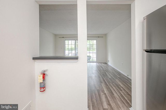 5 CHAMBORD CT, Hamilton, NJ 08619