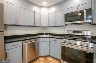 5 CHAMBORD CT, Hamilton, NJ 08619
