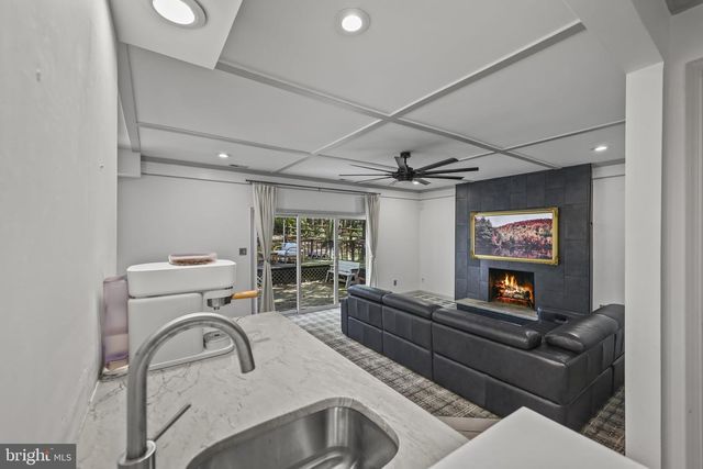 8 ASHTON DR, Voorhees, NJ 08043