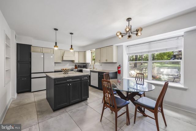 8 ASHTON DR, Voorhees, NJ 08043
