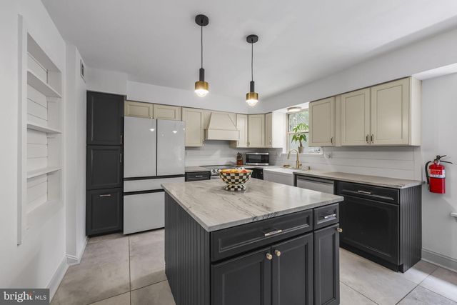 8 ASHTON DR, Voorhees, NJ 08043