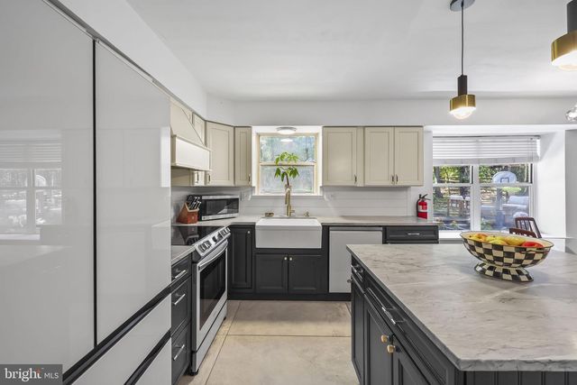 8 ASHTON DR, Voorhees, NJ 08043