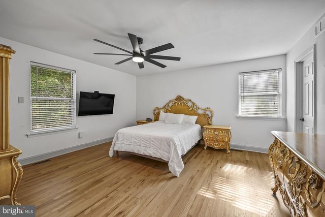 8 ASHTON DR, Voorhees, NJ 08043