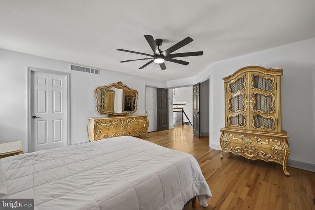 8 ASHTON DR, Voorhees, NJ 08043
