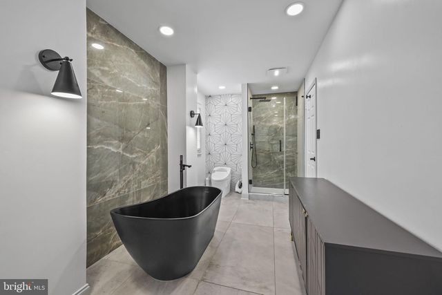 8 ASHTON DR, Voorhees, NJ 08043