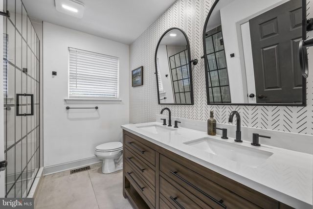 8 ASHTON DR, Voorhees, NJ 08043