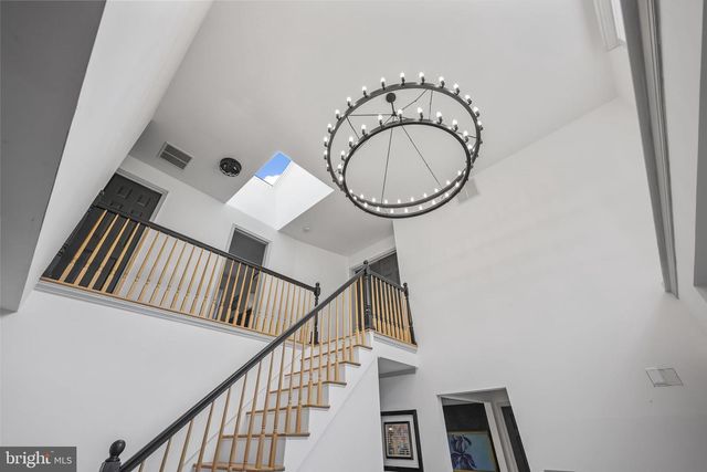 8 ASHTON DR, Voorhees, NJ 08043