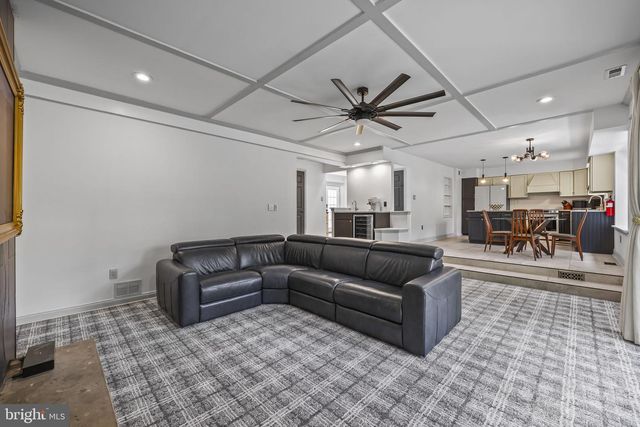 8 ASHTON DR, Voorhees, NJ 08043