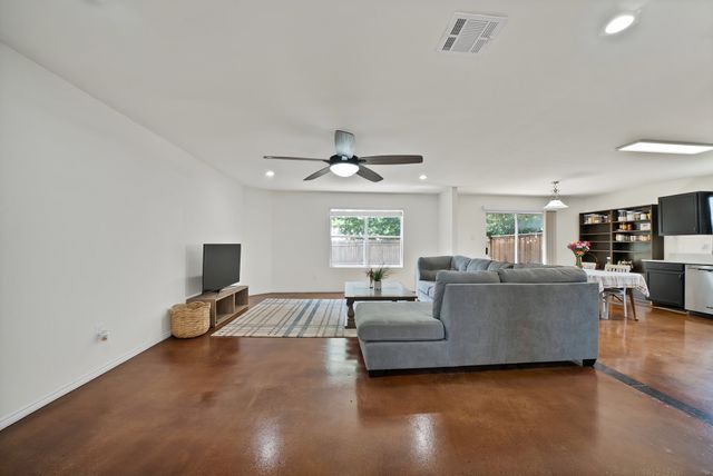 1015 Crow Court, Dallas, TX 75051
