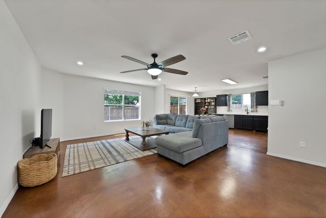 1015 Crow Court, Dallas, TX 75051