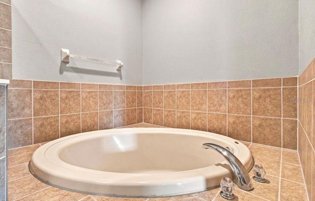 9904 VENETIAN RIVER WAY, Tampa, FL 33619