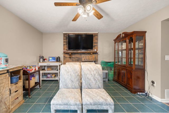 212 Bay Meadows Drive, Richmond, KY 40475