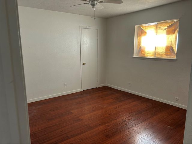 510 S Blackwell Street, La Porte, TX 77571