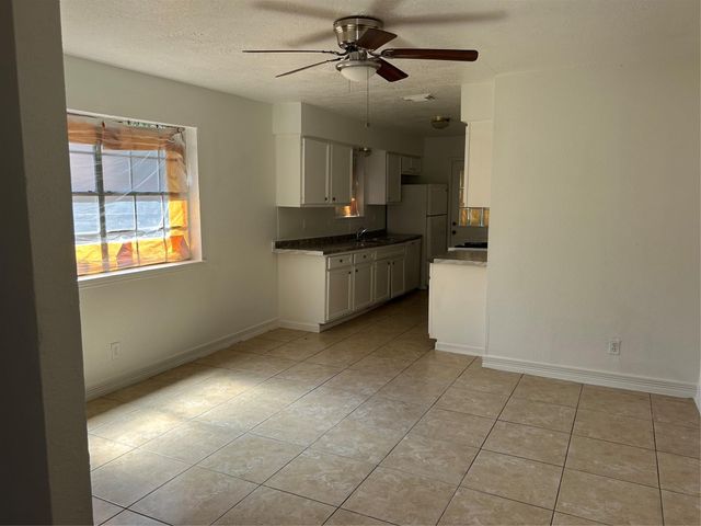 510 S Blackwell Street, La Porte, TX 77571