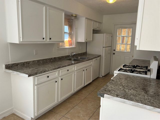 510 S Blackwell Street, La Porte, TX 77571