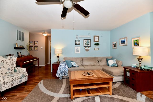 1621 Blue Grass Parkway, Greenwood, IN 46143