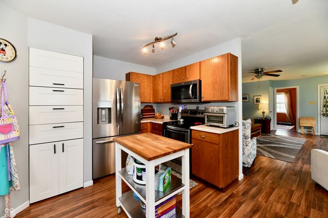 1621 Blue Grass Parkway, Greenwood, IN 46143