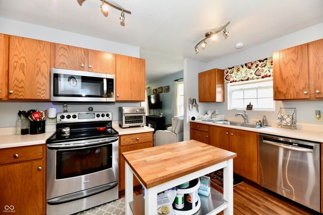 1621 Blue Grass Parkway, Greenwood, IN 46143
